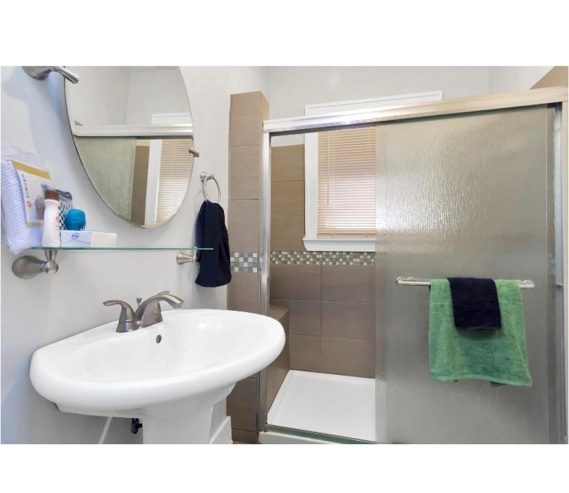Cozy Downtown Studio By Toyota Center Houston Bagian luar foto