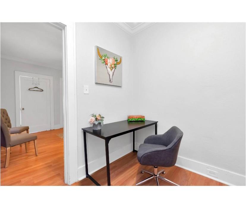 Cozy Downtown Studio By Toyota Center Houston Bagian luar foto
